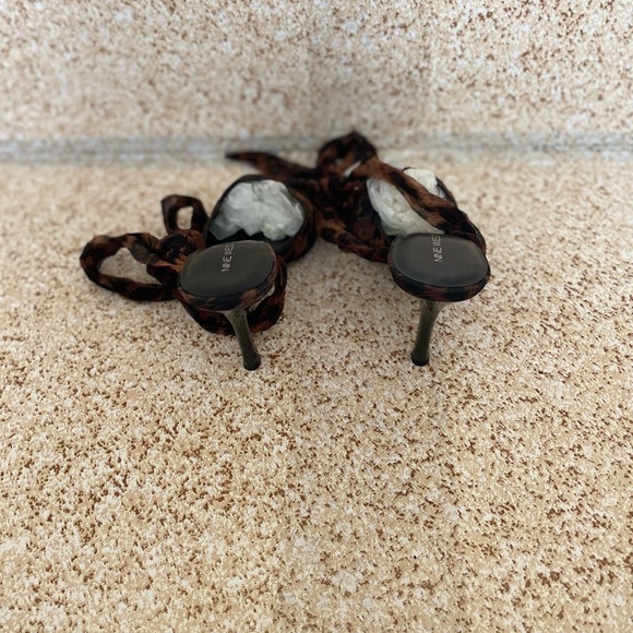 Nine West Lace-up Leopard-Print Sandals Size 91/2 - Picture 3 of 10